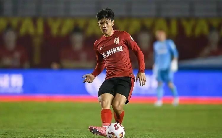 计划有变，趁乱夺冠！泰山队连签三笔！顶