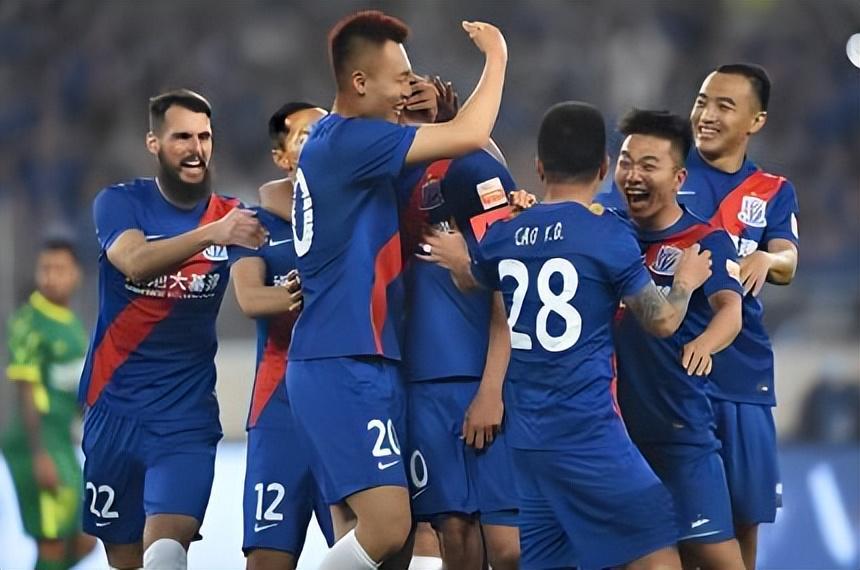 申花被足协扣除十分后，球迷建议俱乐部全力冲击足协杯，值得期待