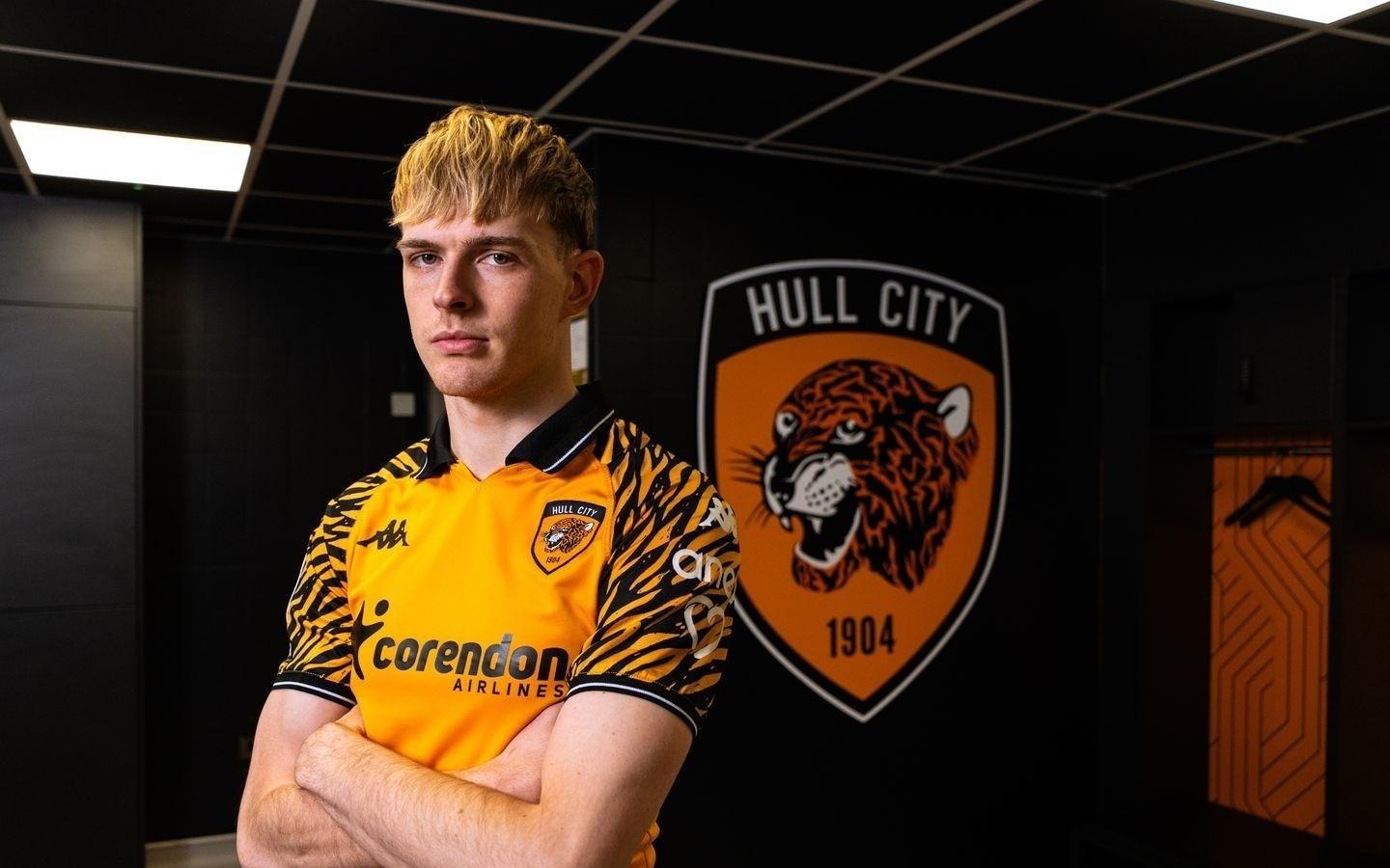 官方：曼联22岁中场托比科利尔租借加