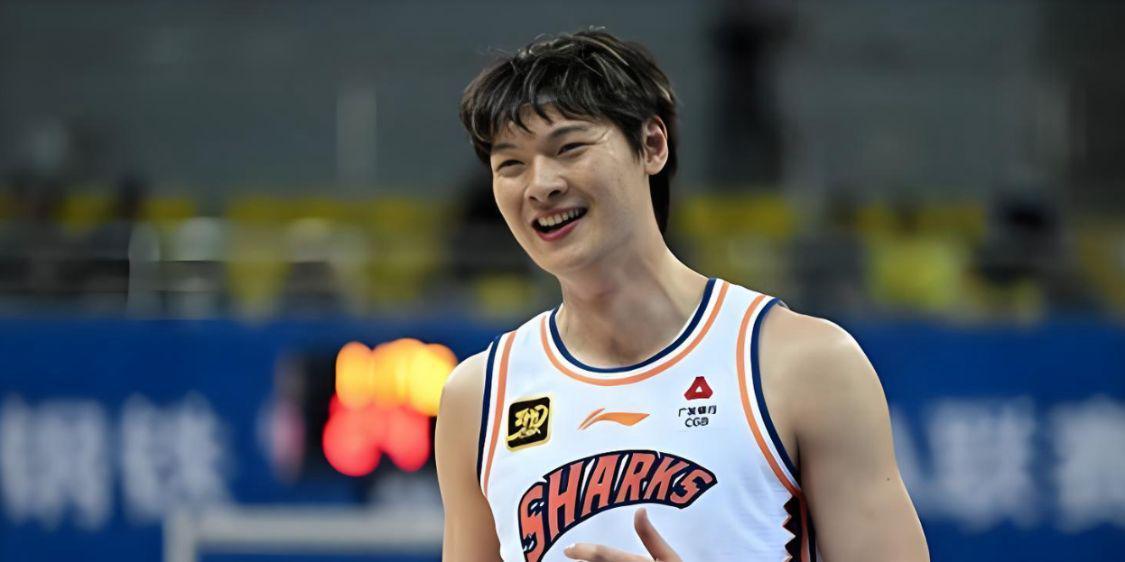 20分钟！轰24分18板，王哲林找到争冠好帮手卢伟乐开了花