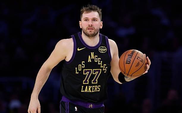 东契奇仅用时18分钟便取得三双，创造