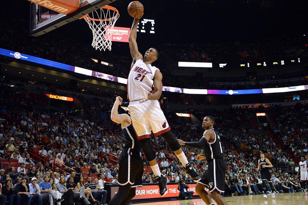 上海赚大了！36岁老将轰24分10板，硬生生从第四外援打成球队头牌