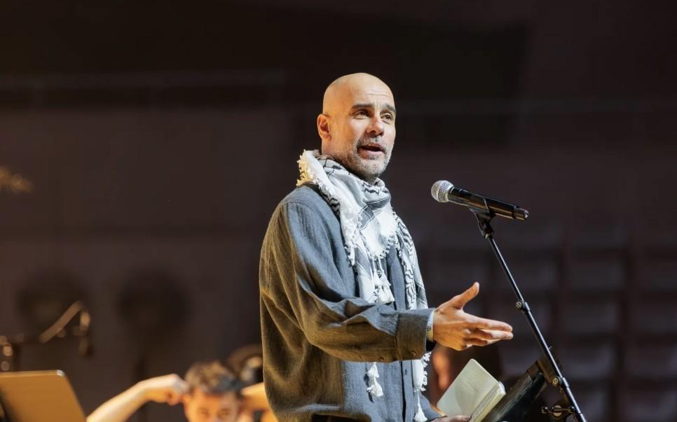 瓜帅回到巴塞罗那出席慈善活动，因此