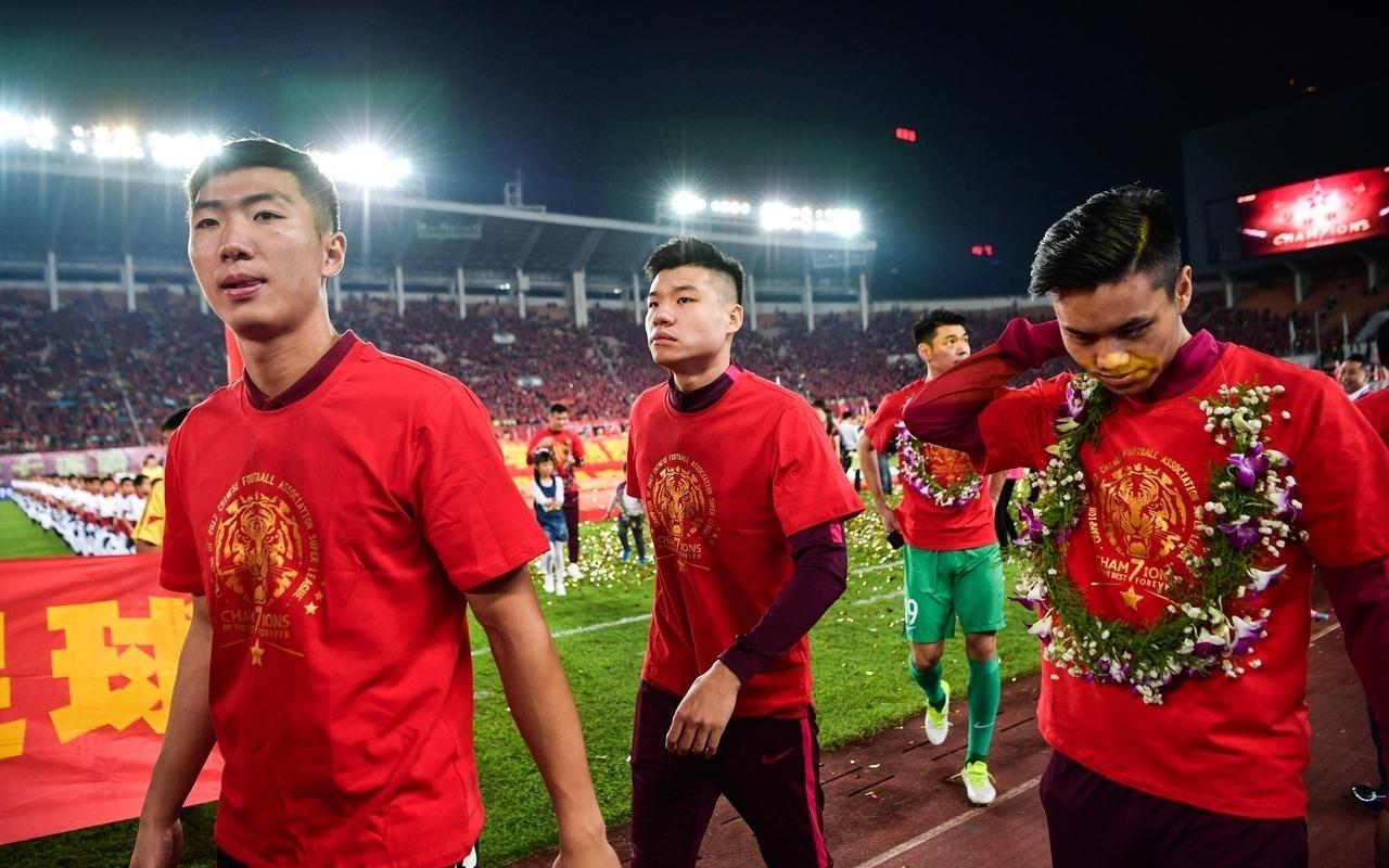 记者：广州恒大每次过年都给足协官员
