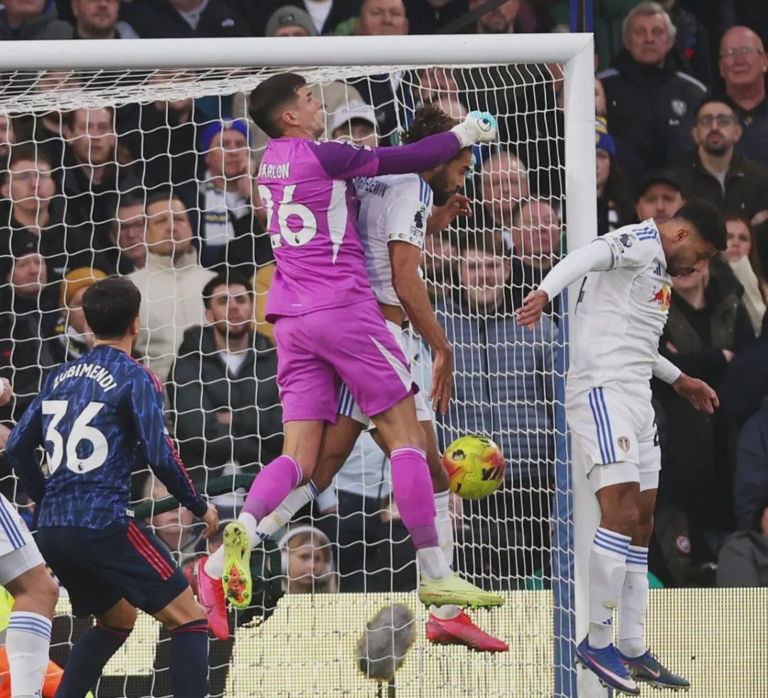 记者：阿森纳考察科林蒂安中卫新星！枪手认真评估夏天收购小蜘蛛