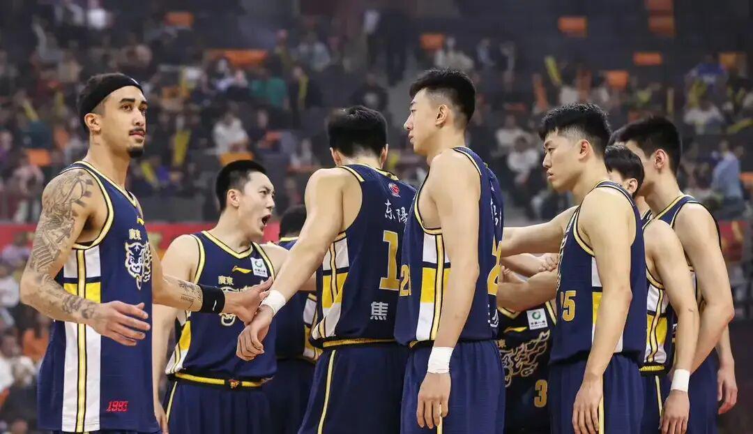 越打越差！25岁前锋在广东七个赛季，杜