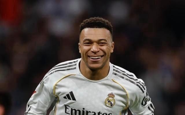 姆巴佩补时点射绝杀皇马21险胜九人巴列卡诺紧追巴萨