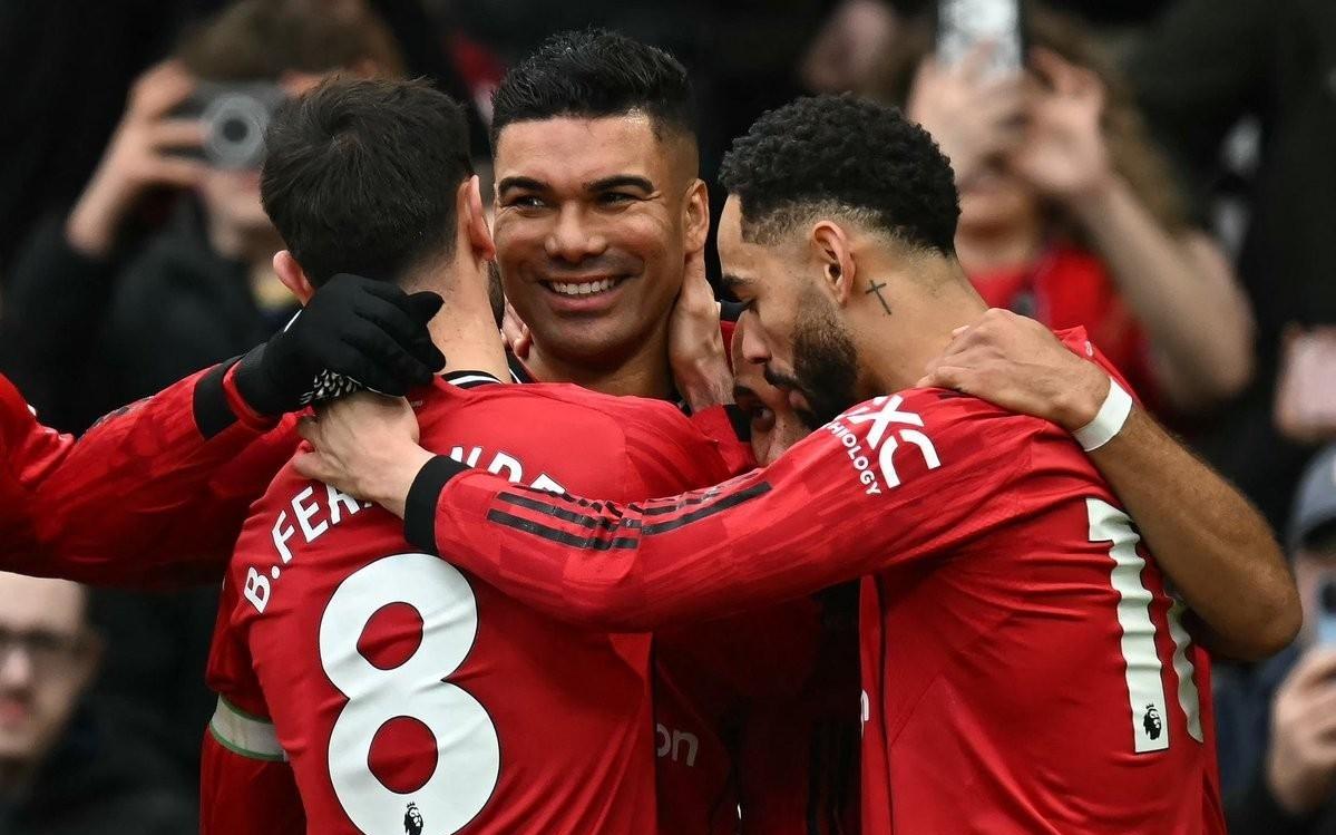 TA：卡塞米罗一下富勒姆攻势如潮，曼联找接班人任务十分艰巨