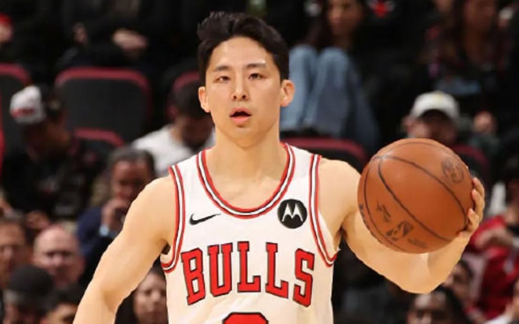 复出就打背靠背！日本后卫场均比杨瀚