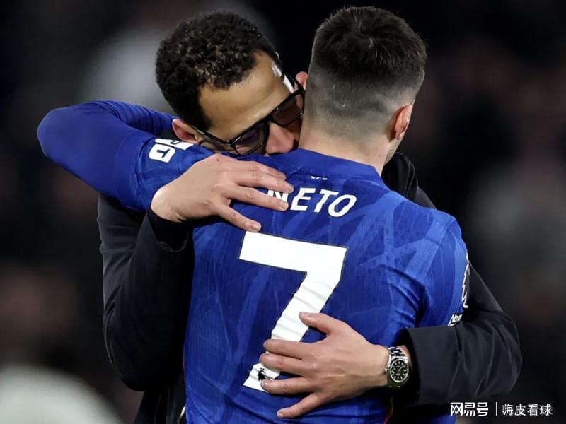 书写英超传奇！承认失败，坚持己见，切尔西拉着曼联，剑指阿森纳
