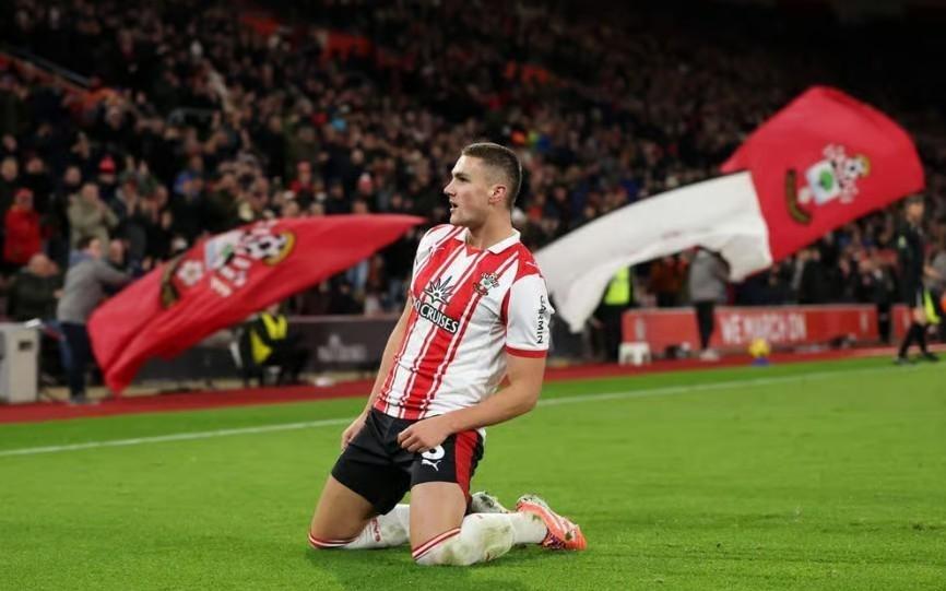 DO：哈伍德贝利斯将留在南安普顿，西汉