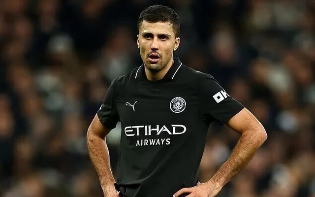 曼城遭遇争议丢球！金球先生怒了：有人不想让我们赢