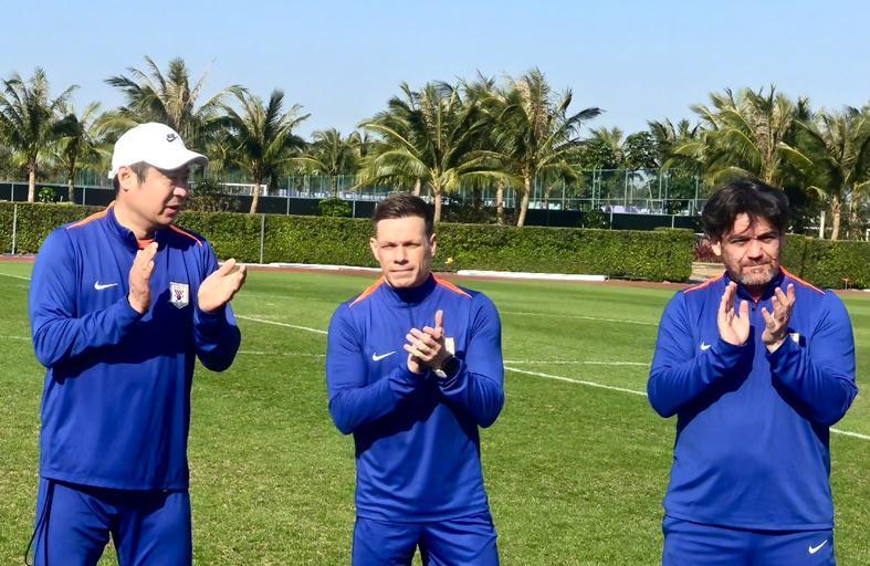 泰山保三争一不买悍腰中卫难产高层