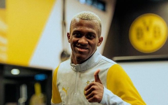 黑店买新人！多特挖来17岁天才指挥官，主管直言他是南美最佳