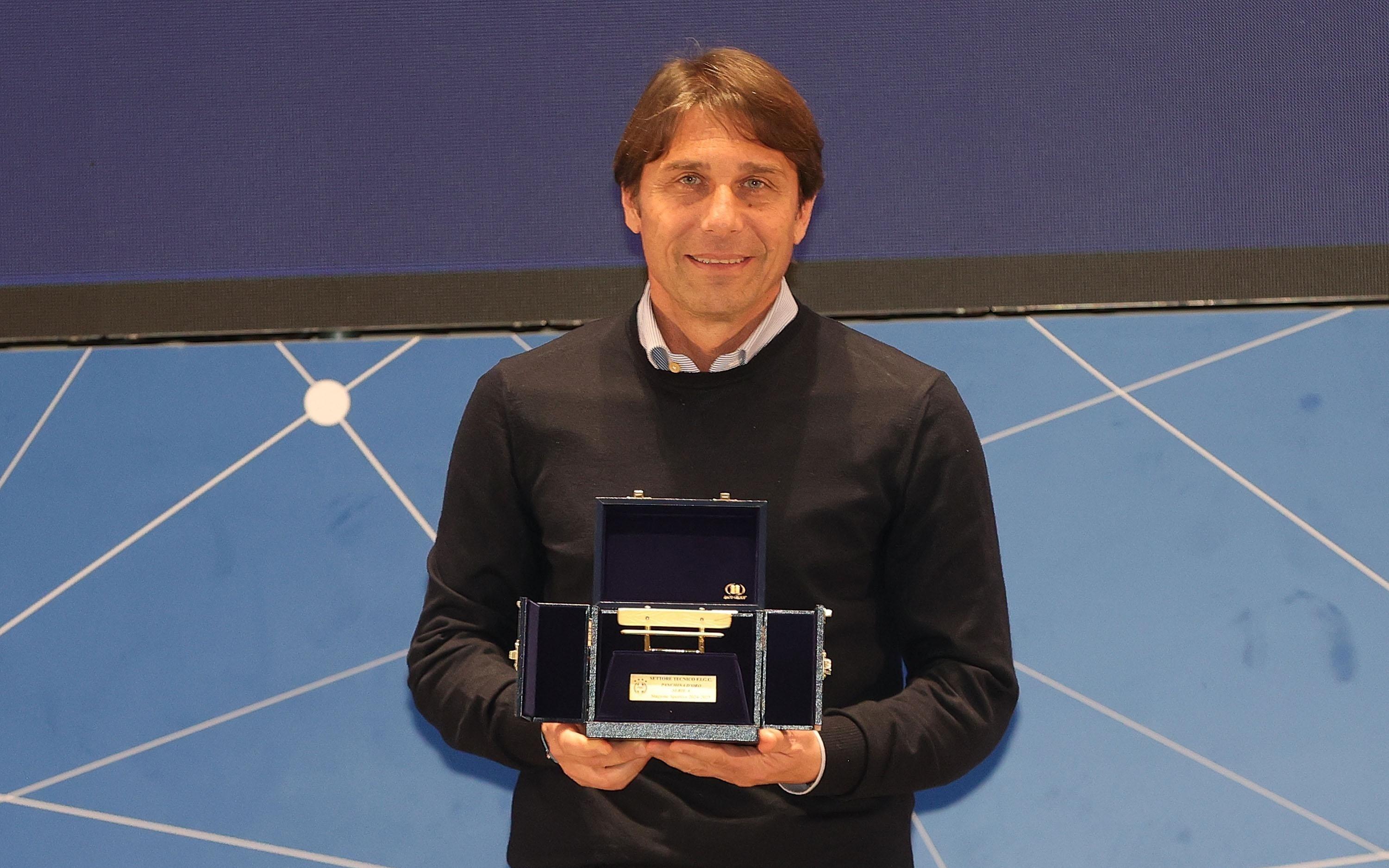 意足协官方：孔蒂荣膺上赛季“金板凳