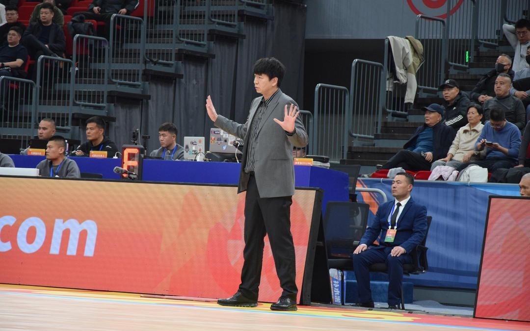 团队凝心，低开高走！高速男篮惜败天津，收官常规赛第一阶段