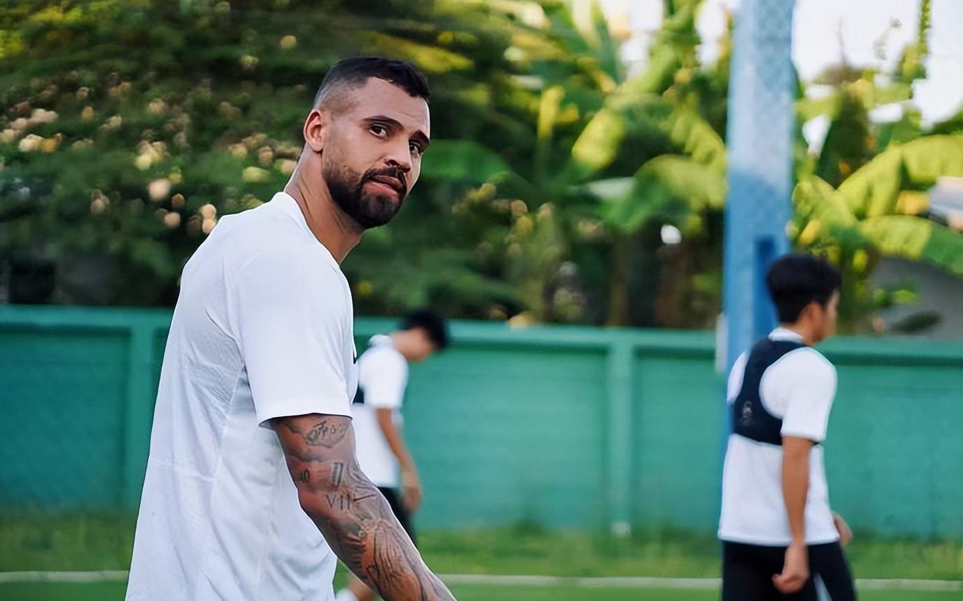 保级稳了重庆铜梁龙拒绝全华班踢中超，巴西国脚中卫加盟驰援！