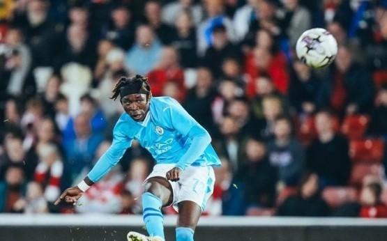 官方：曼城19岁边锋恩达拉租借加盟英