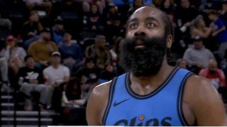 小卡29分快船完败76人，哈登申请交易就是追逐总冠军