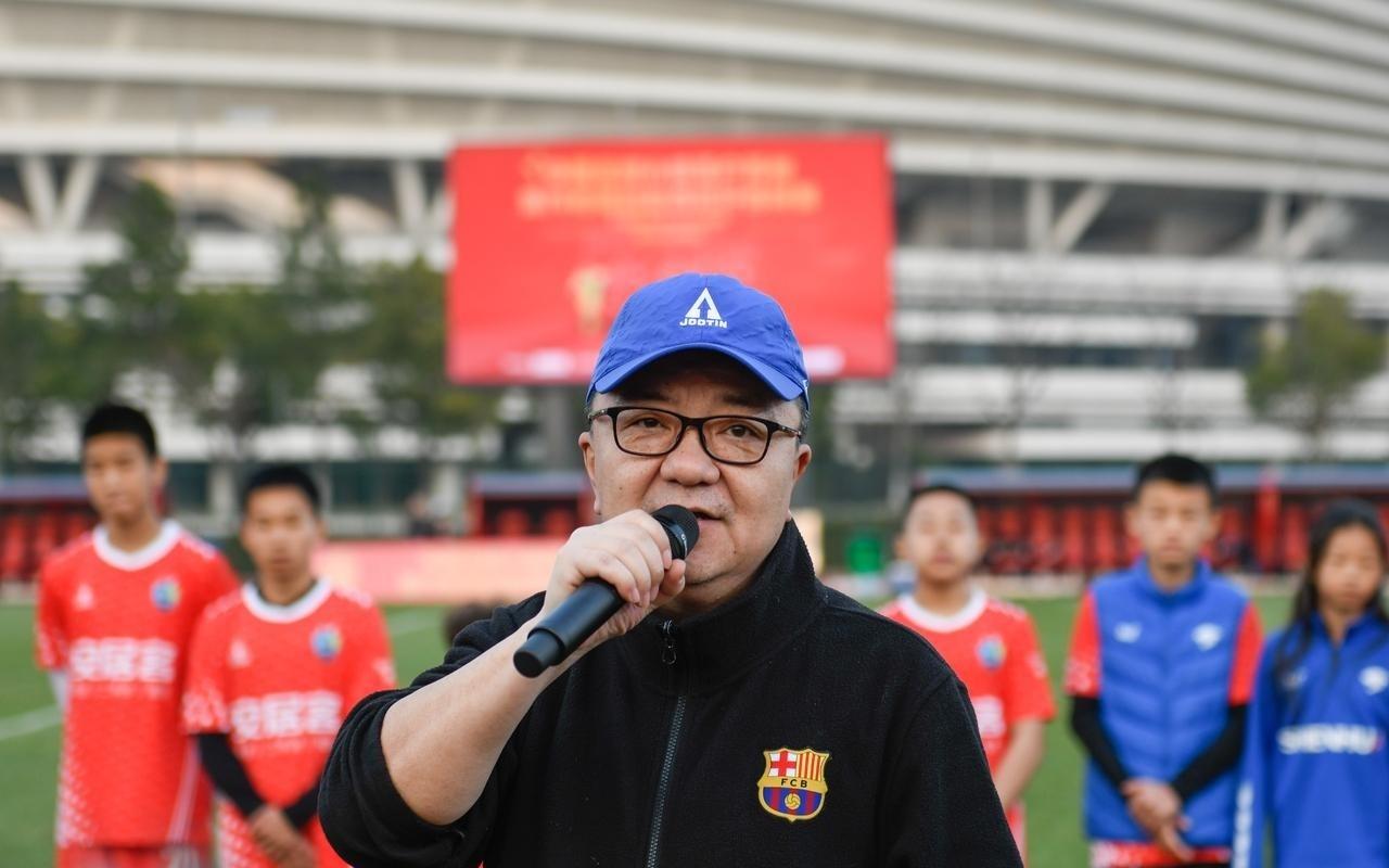 对比留洋欧塞尔新星！董路鼓励邝兆雷