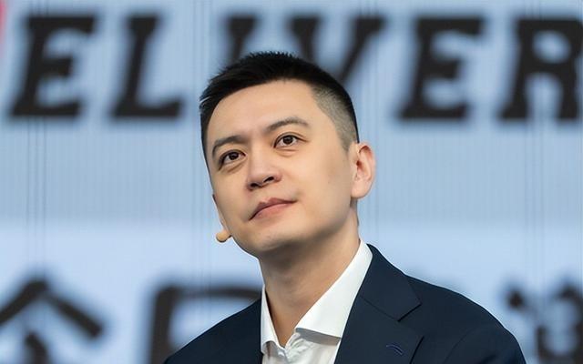 状态真好！前辽宁主帅杨鸣社媒晒休假动态海边打高尔夫球引热议