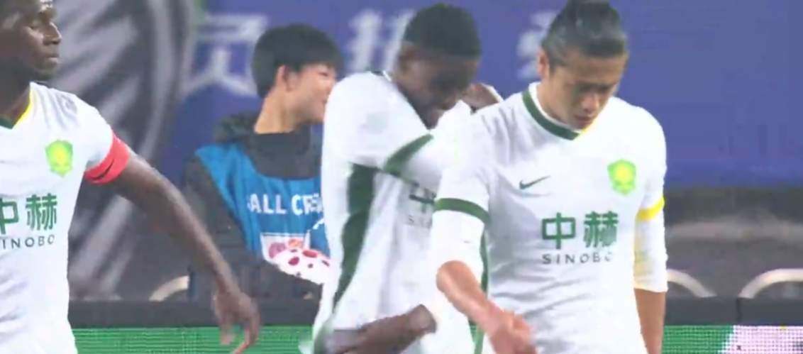 半场绝杀01！武汉三镇主场低迷，半场“0射门”，遭北京国安吊打