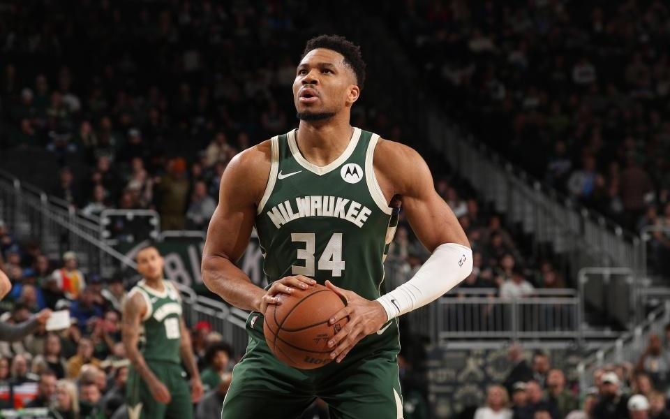 字母哥27+9+8复出首胜！雄鹿灭爵士结