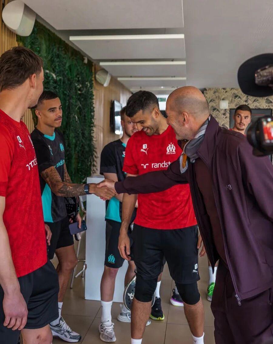 青木一情况下夏窗必转会，曼联至少分40%！马赛欲用交换球员规避