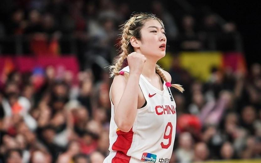 高不成低不就，李梦要退役她悄然亮相