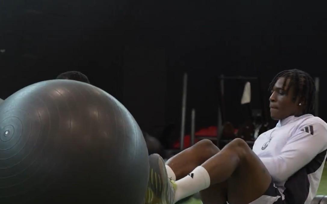 曼联官方：多古正在努力进行恢复训练，力争在本赛季回归