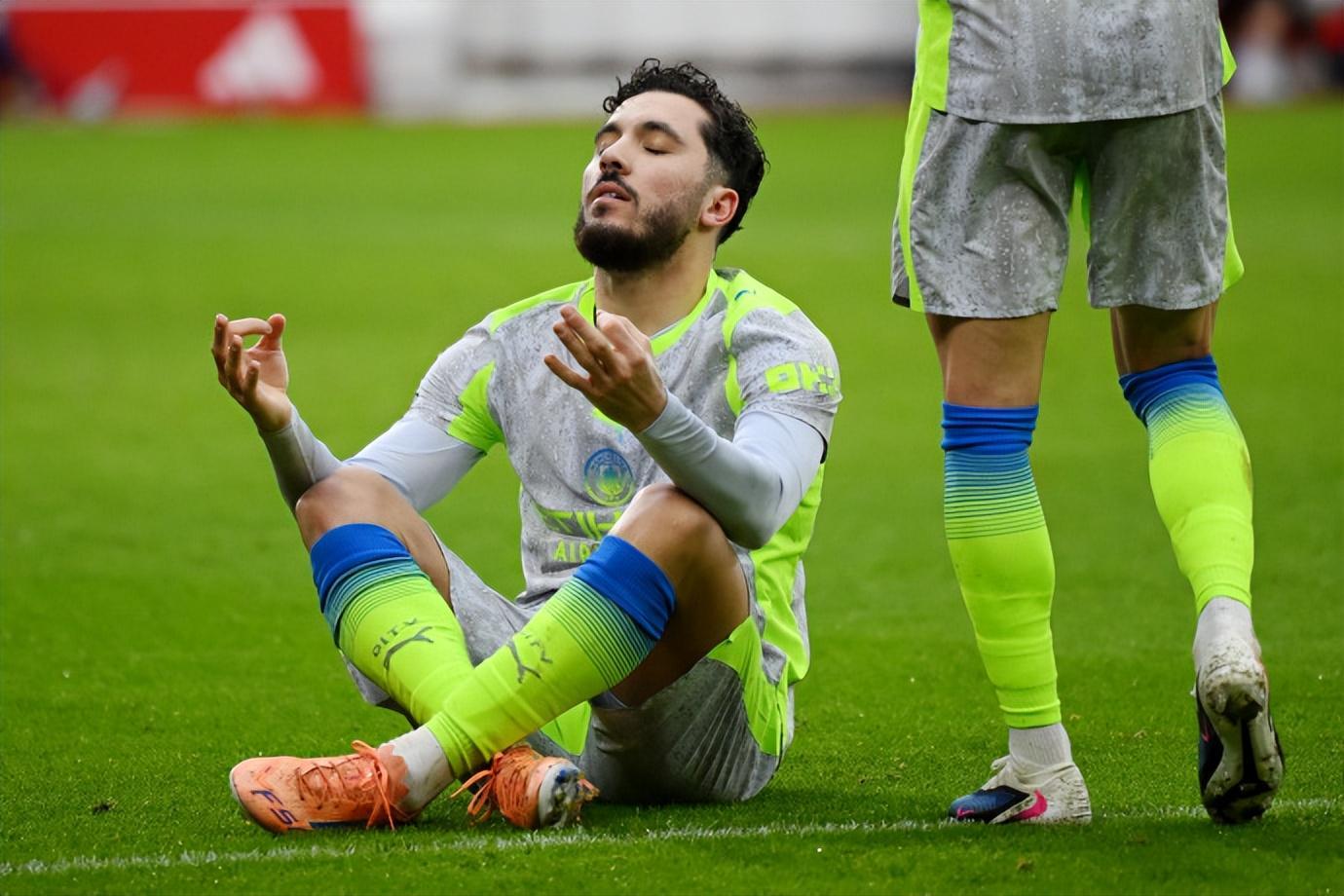 21！哈兰德哑火+新援传射救主，曼城反超阿森纳，英超榜首易主