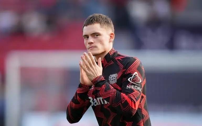 10场比赛仅1助,詹俊发文叹息:斯洛特1.4亿买来的新援竟成副作用