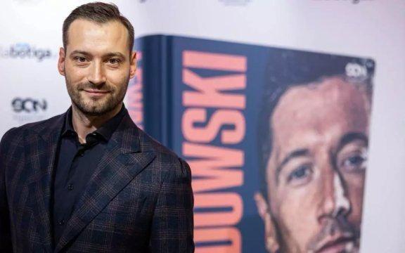 初到巴萨,莱万发现食堂缺肉缺鱼