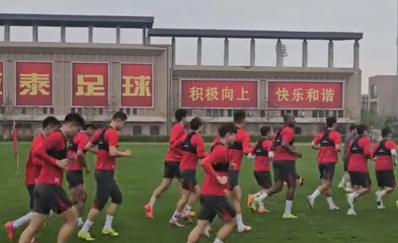 吉林体育：长春亚泰基地苦练，贺一然和玄智健被征调至U22国足