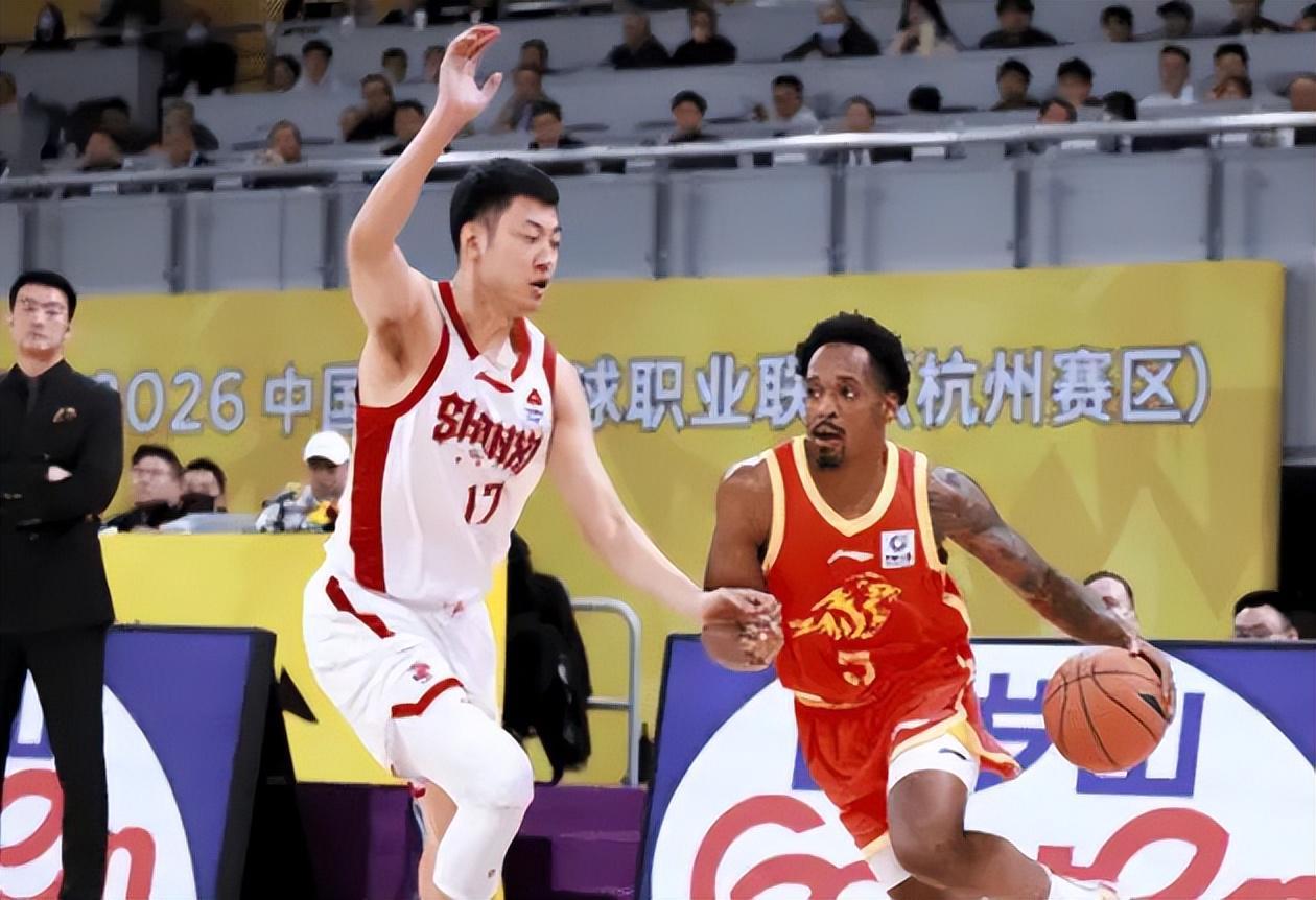 广厦赢山西14分!胡金秋表现抢眼,张宁6中0,外援成绝对主角