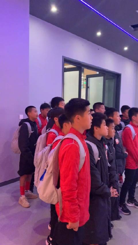 提升荣誉感增强凝聚力亚泰青训开展传承足球精神主题教育