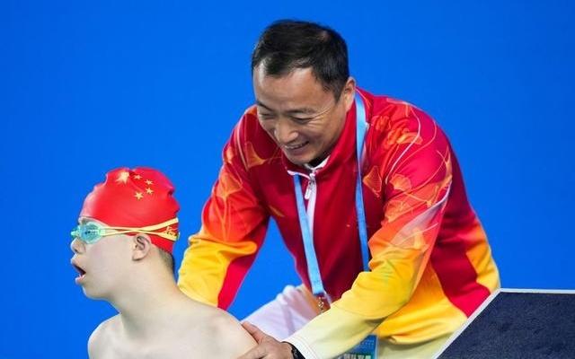全国残特奥会特奥游泳小将:让我们一起加油再加油