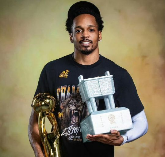 广厦官宣续约FMVP巴里布朗已公布3