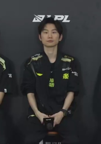 真就猛猛啃老啊Doinb：我们无法应对对手针对我制订的BP策略