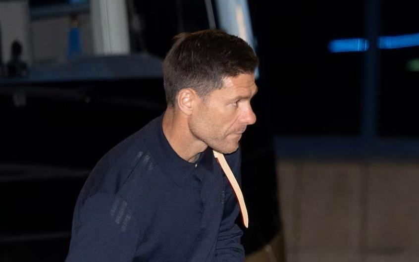 记者:阿隆索帅位未受直接威胁,但输给阿拉维斯他可能会下课