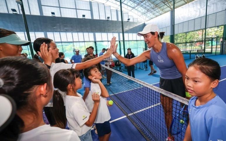 王曦雨亮相广网青少年活动,现学现用秀粤语