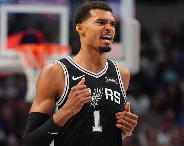 27分18板6助5帽!文班刷爆纪录,马刺创造历史,悄悄改写西部格局