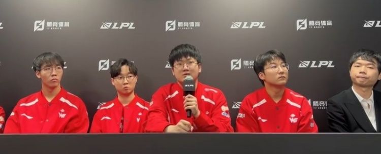 vampire：对面都是非常有经验的选手，我们中后期的处理没对方好