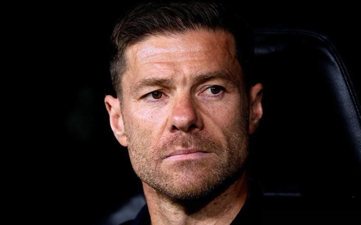 记者:对阵塞尔塔前阿隆索给全队放假两天,这让管理层不解