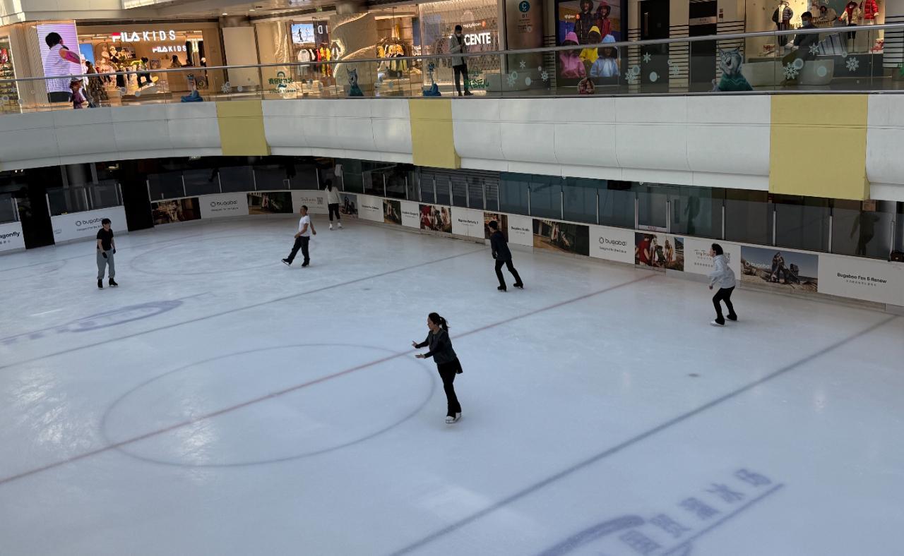 从商圈到雪场，冰雪热潮点燃冬日消费