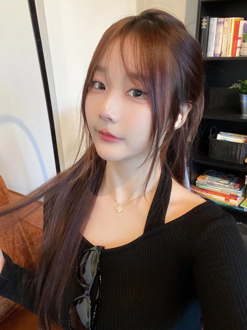 墨镜好福气前LPL英文流解说Kitty晒自拍：今天不直播