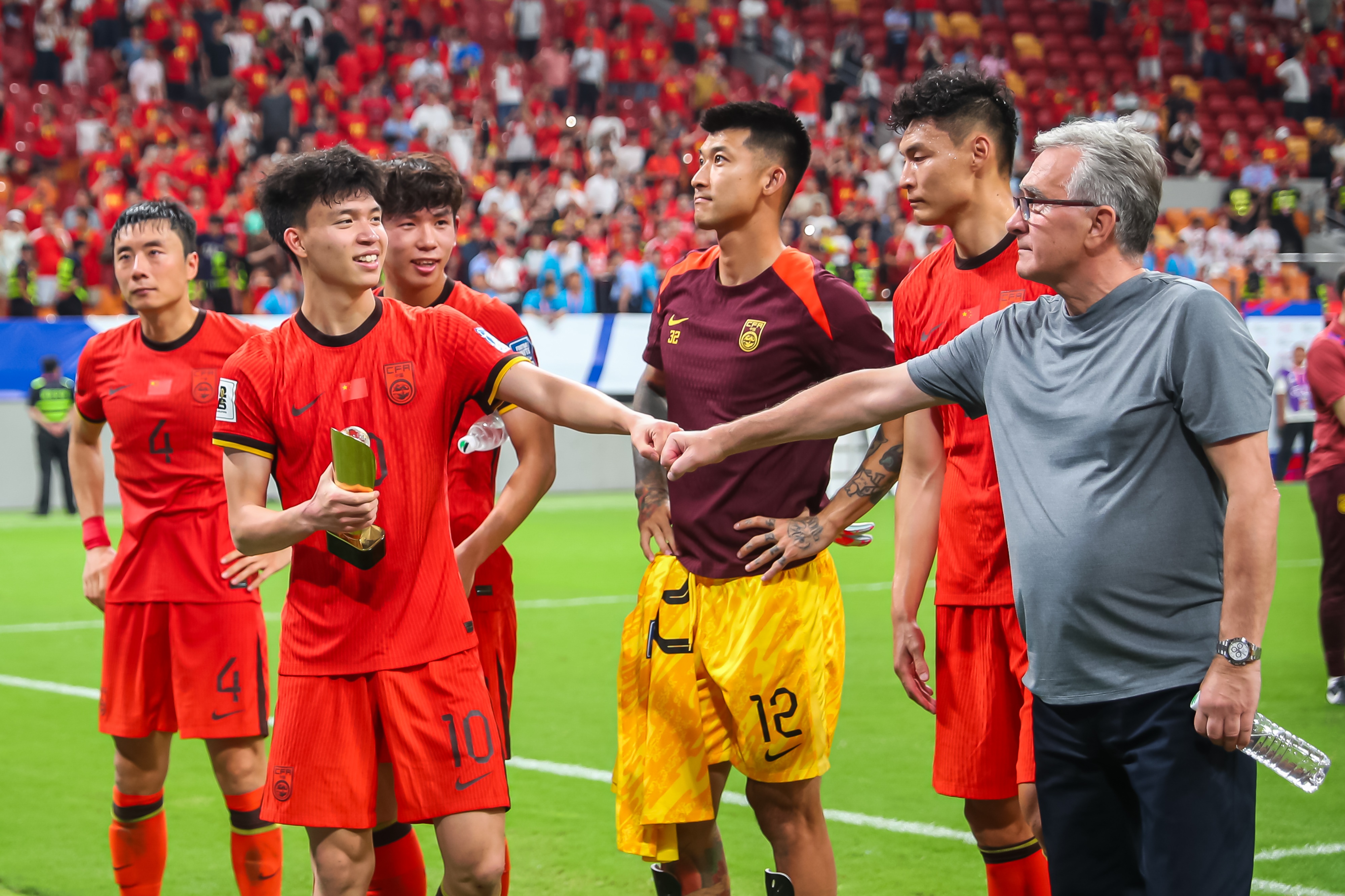 是不是换帅换晚了躺进18强赛07日本主场12沙特伊万都没下课