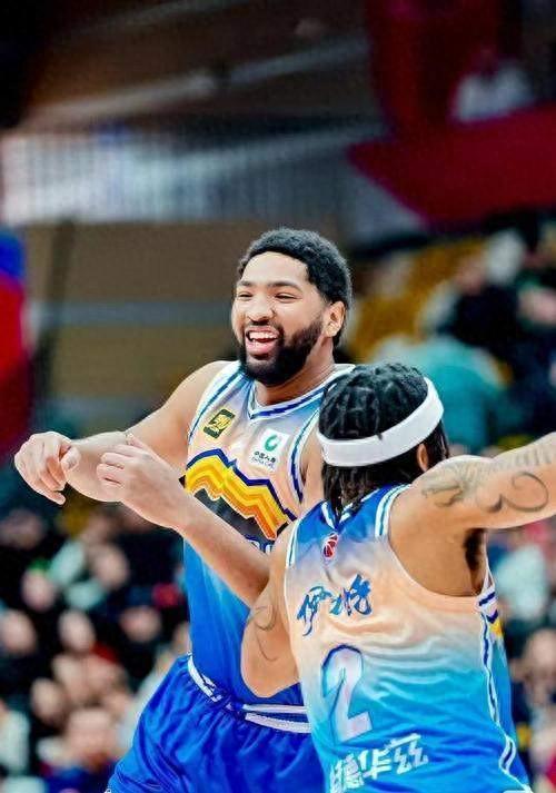 杯赛场均8分,不堪重任!新疆男篮不得不和路易斯金分道扬镳