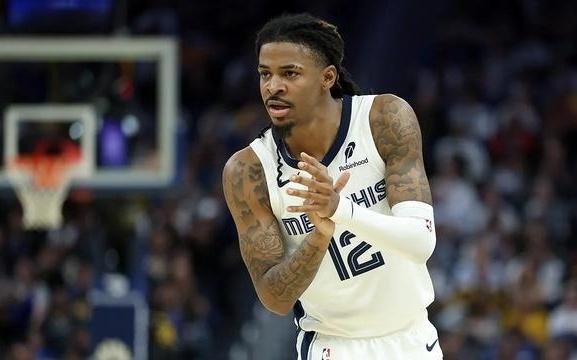 记者：莫兰特想要继续留在灰熊队，因为