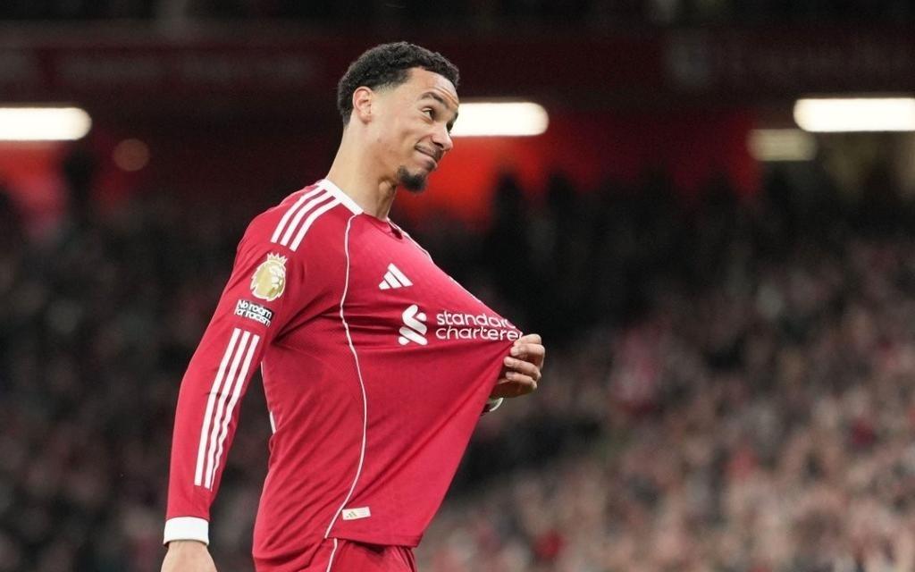 足坛一夜动态：萨拉赫独享英超第1，巴萨7连胜领跑，枪手绝杀鱼腩